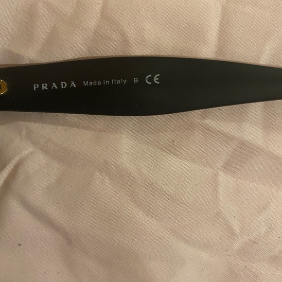 Preloved  PRADA Black  sunglasses (non prescription)with  it’s original case - Picture 3 of 11